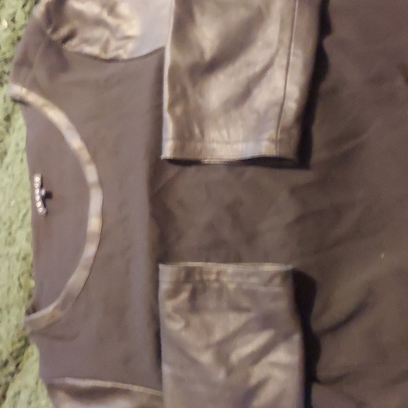 Incredible piece by theory. Leather accents. 3/4 length sleeves. Pockets! - Picture 2 of 4